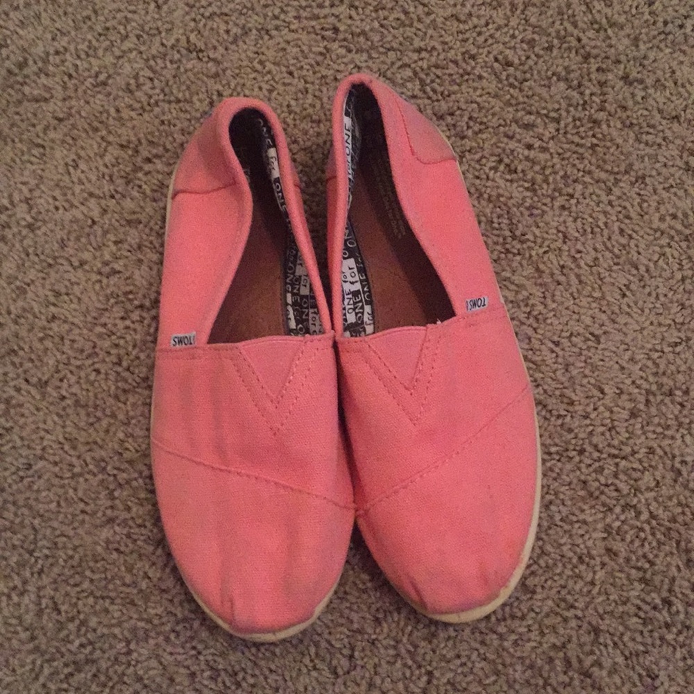 Toms women’s shoes size 5.5